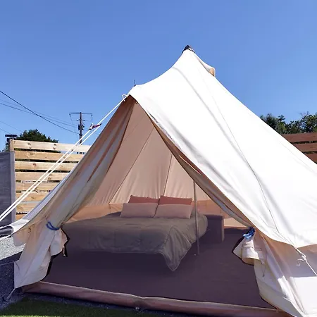 Luxury tent La Tente De L'atelier De La Gare Sigournais